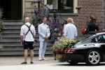 Oegstgeest 30 juli 2022
Trouwen Maxime Meiland en Leroy Molkenboer op kasteel Oud Poelgeest . Aanwezig natuurlijk Martien Meiland Erica Meiland Montana Meiland en haar partner Dirk Hoogstraten. Ook hun dochters Claire en Vive waren aanwezig.