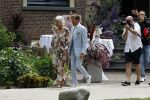 Oegstgeest 30 juli 2022
Trouwen Maxime Meiland en Leroy Molkenboer op kasteel Oud Poelgeest . Aanwezig natuurlijk Martien Meiland Erica Meiland Montana Meiland en haar partner Dirk Hoogstraten. Ook hun dochters Claire en Vive waren aanwezig.