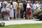 Oegstgeest 30 juli 2022
Trouwen Maxime Meiland en Leroy Molkenboer op kasteel Oud Poelgeest . Aanwezig natuurlijk Martien Meiland Erica Meiland Montana Meiland en haar partner Dirk Hoogstraten. Ook hun dochters Claire en Vive waren aanwezig.