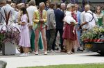 Oegstgeest 30 juli 2022
Trouwen Maxime Meiland en Leroy Molkenboer op kasteel Oud Poelgeest . Aanwezig natuurlijk Martien Meiland Erica Meiland Montana Meiland en haar partner Dirk Hoogstraten. Ook hun dochters Claire en Vive waren aanwezig.