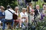Oegstgeest 30 juli 2022
Trouwen Maxime Meiland en Leroy Molkenboer op kasteel Oud Poelgeest . Aanwezig natuurlijk Martien Meiland Erica Meiland Montana Meiland en haar partner Dirk Hoogstraten. Ook hun dochters Claire en Vive waren aanwezig.