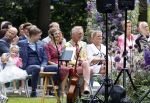 Oegstgeest 30 juli 2022
Trouwen Maxime Meiland en Leroy Molkenboer op kasteel Oud Poelgeest . Aanwezig natuurlijk Martien Meiland Erica Meiland Montana Meiland en haar partner Dirk Hoogstraten. Ook hun dochters Claire en Vive waren aanwezig.