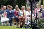 Oegstgeest 30 juli 2022
Trouwen Maxime Meiland en Leroy Molkenboer op kasteel Oud Poelgeest . Aanwezig natuurlijk Martien Meiland Erica Meiland Montana Meiland en haar partner Dirk Hoogstraten. Ook hun dochters Claire en Vive waren aanwezig.