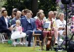 Oegstgeest 30 juli 2022
Trouwen Maxime Meiland en Leroy Molkenboer op kasteel Oud Poelgeest . Aanwezig natuurlijk Martien Meiland Erica Meiland Montana Meiland en haar partner Dirk Hoogstraten. Ook hun dochters Claire en Vive waren aanwezig.
