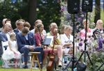 Oegstgeest 30 juli 2022
Trouwen Maxime Meiland en Leroy Molkenboer op kasteel Oud Poelgeest . Aanwezig natuurlijk Martien Meiland Erica Meiland Montana Meiland en haar partner Dirk Hoogstraten. Ook hun dochters Claire en Vive waren aanwezig.