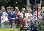 Oegstgeest 30 juli 2022
Trouwen Maxime Meiland en Leroy Molkenboer op kasteel Oud Poelgeest . Aanwezig natuurlijk Martien Meiland Erica Meiland Montana Meiland en haar partner Dirk Hoogstraten. Ook hun dochters Claire en Vive waren aanwezig.