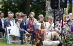 Oegstgeest 30 juli 2022
Trouwen Maxime Meiland en Leroy Molkenboer op kasteel Oud Poelgeest . Aanwezig natuurlijk Martien Meiland Erica Meiland Montana Meiland en haar partner Dirk Hoogstraten. Ook hun dochters Claire en Vive waren aanwezig.