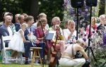 Oegstgeest 30 juli 2022
Trouwen Maxime Meiland en Leroy Molkenboer op kasteel Oud Poelgeest . Aanwezig natuurlijk Martien Meiland Erica Meiland Montana Meiland en haar partner Dirk Hoogstraten. Ook hun dochters Claire en Vive waren aanwezig.