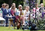 Oegstgeest 30 juli 2022
Trouwen Maxime Meiland en Leroy Molkenboer op kasteel Oud Poelgeest . Aanwezig natuurlijk Martien Meiland Erica Meiland Montana Meiland en haar partner Dirk Hoogstraten. Ook hun dochters Claire en Vive waren aanwezig.