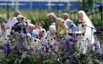 Oegstgeest 30 juli 2022
Trouwen Maxime Meiland en Leroy Molkenboer op kasteel Oud Poelgeest . Aanwezig natuurlijk Martien Meiland Erica Meiland Montana Meiland en haar partner Dirk Hoogstraten. Ook hun dochters Claire en Vive waren aanwezig.