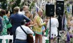 Oegstgeest 30 juli 2022
Trouwen Maxime Meiland en Leroy Molkenboer op kasteel Oud Poelgeest . Aanwezig natuurlijk Martien Meiland Erica Meiland Montana Meiland en haar partner Dirk Hoogstraten. Ook hun dochters Claire en Vive waren aanwezig.