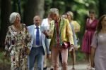 Oegstgeest 30 juli 2022
Trouwen Maxime Meiland en Leroy Molkenboer op kasteel Oud Poelgeest . Aanwezig natuurlijk Martien Meiland Erica Meiland Montana Meiland en haar partner Dirk Hoogstraten. Ook hun dochters Claire en Vive waren aanwezig.