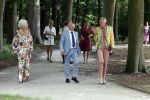 Oegstgeest 30 juli 2022
Trouwen Maxime Meiland en Leroy Molkenboer op kasteel Oud Poelgeest . Aanwezig natuurlijk Martien Meiland Erica Meiland Montana Meiland en haar partner Dirk Hoogstraten. Ook hun dochters Claire en Vive waren aanwezig.
