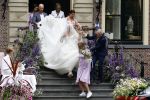Oegstgeest 30 juli 2022
Trouwen Maxime Meiland en Leroy Molkenboer op kasteel Oud Poelgeest . Aanwezig natuurlijk Martien Meiland Erica Meiland Montana Meiland en haar partner Dirk Hoogstraten. Ook hun dochters Claire en Vive waren aanwezig.