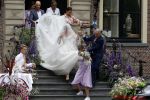 Oegstgeest 30 juli 2022
Trouwen Maxime Meiland en Leroy Molkenboer op kasteel Oud Poelgeest . Aanwezig natuurlijk Martien Meiland Erica Meiland Montana Meiland en haar partner Dirk Hoogstraten. Ook hun dochters Claire en Vive waren aanwezig.