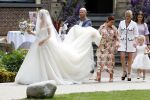 Oegstgeest 30 juli 2022
Trouwen Maxime Meiland en Leroy Molkenboer op kasteel Oud Poelgeest . Aanwezig natuurlijk Martien Meiland Erica Meiland Montana Meiland en haar partner Dirk Hoogstraten. Ook hun dochters Claire en Vive waren aanwezig.