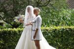 Oegstgeest 30 juli 2022
Trouwen Maxime Meiland en Leroy Molkenboer op kasteel Oud Poelgeest . Aanwezig natuurlijk Martien Meiland Erica Meiland Montana Meiland en haar partner Dirk Hoogstraten. Ook hun dochters Claire en Vive waren aanwezig.