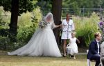 Oegstgeest 30 juli 2022
Trouwen Maxime Meiland en Leroy Molkenboer op kasteel Oud Poelgeest . Aanwezig natuurlijk Martien Meiland Erica Meiland Montana Meiland en haar partner Dirk Hoogstraten. Ook hun dochters Claire en Vive waren aanwezig.