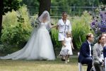 Oegstgeest 30 juli 2022
Trouwen Maxime Meiland en Leroy Molkenboer op kasteel Oud Poelgeest . Aanwezig natuurlijk Martien Meiland Erica Meiland Montana Meiland en haar partner Dirk Hoogstraten. Ook hun dochters Claire en Vive waren aanwezig.