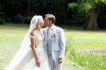 Oegstgeest 30 juli 2022
Trouwen Maxime Meiland en Leroy Molkenboer op kasteel Oud Poelgeest . Aanwezig natuurlijk Martien Meiland Erica Meiland Montana Meiland en haar partner Dirk Hoogstraten. Ook hun dochters Claire en Vive waren aanwezig.