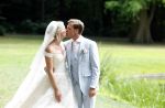 Oegstgeest 30 juli 2022
Trouwen Maxime Meiland en Leroy Molkenboer op kasteel Oud Poelgeest . Aanwezig natuurlijk Martien Meiland Erica Meiland Montana Meiland en haar partner Dirk Hoogstraten. Ook hun dochters Claire en Vive waren aanwezig.