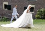 Oegstgeest 30 juli 2022
Trouwen Maxime Meiland en Leroy Molkenboer op kasteel Oud Poelgeest . Aanwezig natuurlijk Martien Meiland Erica Meiland Montana Meiland en haar partner Dirk Hoogstraten. Ook hun dochters Claire en Vive waren aanwezig.