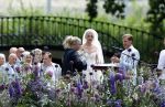 Oegstgeest 30 juli 2022
Trouwen Maxime Meiland en Leroy Molkenboer op kasteel Oud Poelgeest . Aanwezig natuurlijk Martien Meiland Erica Meiland Montana Meiland en haar partner Dirk Hoogstraten. Ook hun dochters Claire en Vive waren aanwezig.