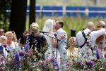 Oegstgeest 30 juli 2022
Trouwen Maxime Meiland en Leroy Molkenboer op kasteel Oud Poelgeest . Aanwezig natuurlijk Martien Meiland Erica Meiland Montana Meiland en haar partner Dirk Hoogstraten. Ook hun dochters Claire en Vive waren aanwezig.