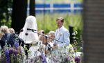 Oegstgeest 30 juli 2022
Trouwen Maxime Meiland en Leroy Molkenboer op kasteel Oud Poelgeest . Aanwezig natuurlijk Martien Meiland Erica Meiland Montana Meiland en haar partner Dirk Hoogstraten. Ook hun dochters Claire en Vive waren aanwezig.