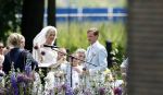 Oegstgeest 30 juli 2022
Trouwen Maxime Meiland en Leroy Molkenboer op kasteel Oud Poelgeest . Aanwezig natuurlijk Martien Meiland Erica Meiland Montana Meiland en haar partner Dirk Hoogstraten. Ook hun dochters Claire en Vive waren aanwezig.