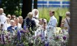 Oegstgeest 30 juli 2022
Trouwen Maxime Meiland en Leroy Molkenboer op kasteel Oud Poelgeest . Aanwezig natuurlijk Martien Meiland Erica Meiland Montana Meiland en haar partner Dirk Hoogstraten. Ook hun dochters Claire en Vive waren aanwezig.