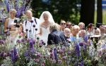 Oegstgeest 30 juli 2022
Trouwen Maxime Meiland en Leroy Molkenboer op kasteel Oud Poelgeest . Aanwezig natuurlijk Martien Meiland Erica Meiland Montana Meiland en haar partner Dirk Hoogstraten. Ook hun dochters Claire en Vive waren aanwezig.