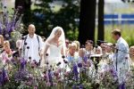 Oegstgeest 30 juli 2022
Trouwen Maxime Meiland en Leroy Molkenboer op kasteel Oud Poelgeest . Aanwezig natuurlijk Martien Meiland Erica Meiland Montana Meiland en haar partner Dirk Hoogstraten. Ook hun dochters Claire en Vive waren aanwezig.
