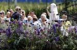 Oegstgeest 30 juli 2022
Trouwen Maxime Meiland en Leroy Molkenboer op kasteel Oud Poelgeest . Aanwezig natuurlijk Martien Meiland Erica Meiland Montana Meiland en haar partner Dirk Hoogstraten. Ook hun dochters Claire en Vive waren aanwezig.