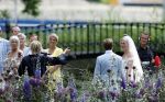 Oegstgeest 30 juli 2022
Trouwen Maxime Meiland en Leroy Molkenboer op kasteel Oud Poelgeest . Aanwezig natuurlijk Martien Meiland Erica Meiland Montana Meiland en haar partner Dirk Hoogstraten. Ook hun dochters Claire en Vive waren aanwezig.