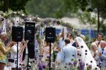 Oegstgeest 30 juli 2022
Trouwen Maxime Meiland en Leroy Molkenboer op kasteel Oud Poelgeest . Aanwezig natuurlijk Martien Meiland Erica Meiland Montana Meiland en haar partner Dirk Hoogstraten. Ook hun dochters Claire en Vive waren aanwezig.