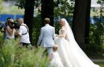Oegstgeest 30 juli 2022
Trouwen Maxime Meiland en Leroy Molkenboer op kasteel Oud Poelgeest . Aanwezig natuurlijk Martien Meiland Erica Meiland Montana Meiland en haar partner Dirk Hoogstraten. Ook hun dochters Claire en Vive waren aanwezig.