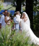 Oegstgeest 30 juli 2022
Trouwen Maxime Meiland en Leroy Molkenboer op kasteel Oud Poelgeest . Aanwezig natuurlijk Martien Meiland Erica Meiland Montana Meiland en haar partner Dirk Hoogstraten. Ook hun dochters Claire en Vive waren aanwezig.