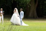 Oegstgeest 30 juli 2022
Trouwen Maxime Meiland en Leroy Molkenboer op kasteel Oud Poelgeest . Aanwezig natuurlijk Martien Meiland Erica Meiland Montana Meiland en haar partner Dirk Hoogstraten. Ook hun dochters Claire en Vive waren aanwezig.