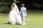 Oegstgeest 30 juli 2022
Trouwen Maxime Meiland en Leroy Molkenboer op kasteel Oud Poelgeest . Aanwezig natuurlijk Martien Meiland Erica Meiland Montana Meiland en haar partner Dirk Hoogstraten. Ook hun dochters Claire en Vive waren aanwezig.