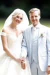 Oegstgeest 30 juli 2022
Trouwen Maxime Meiland en Leroy Molkenboer op kasteel Oud Poelgeest . Aanwezig natuurlijk Martien Meiland Erica Meiland Montana Meiland en haar partner Dirk Hoogstraten. Ook hun dochters Claire en Vive waren aanwezig.