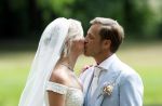 Oegstgeest 30 juli 2022
Trouwen Maxime Meiland en Leroy Molkenboer op kasteel Oud Poelgeest . Aanwezig natuurlijk Martien Meiland Erica Meiland Montana Meiland en haar partner Dirk Hoogstraten. Ook hun dochters Claire en Vive waren aanwezig.