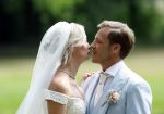 Oegstgeest 30 juli 2022
Trouwen Maxime Meiland en Leroy Molkenboer op kasteel Oud Poelgeest . Aanwezig natuurlijk Martien Meiland Erica Meiland Montana Meiland en haar partner Dirk Hoogstraten. Ook hun dochters Claire en Vive waren aanwezig.