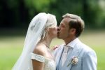 Oegstgeest 30 juli 2022
Trouwen Maxime Meiland en Leroy Molkenboer op kasteel Oud Poelgeest . Aanwezig natuurlijk Martien Meiland Erica Meiland Montana Meiland en haar partner Dirk Hoogstraten. Ook hun dochters Claire en Vive waren aanwezig.