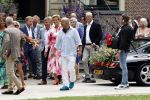 Oegstgeest 30 juli 2022
Trouwen Maxime Meiland en Leroy Molkenboer op kasteel Oud Poelgeest . Aanwezig natuurlijk Martien Meiland Erica Meiland Montana Meiland en haar partner Dirk Hoogstraten. Ook hun dochters Claire en Vive waren aanwezig. gasten