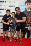 Amsterdam 20 juli 2022
Premiere Strijder in Tuschinski. Soufiane Touzani , Martijn Fischer Maartje v d Wetering Maik Cillekens Anouar Kasmi en Kailani Busker spelen de hoofdrollen.
Mobicepp met zijn neefjes