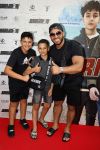 Amsterdam 20 juli 2022
Premiere Strijder in Tuschinski. Soufiane Touzani , Martijn Fischer Maartje v d Wetering Maik Cillekens Anouar Kasmi en Kailani Busker spelen de hoofdrollen.
Mobicepp met zijn neefjes