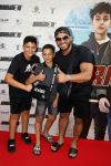 Amsterdam 20 juli 2022
Premiere Strijder in Tuschinski. Soufiane Touzani , Martijn Fischer Maartje v d Wetering Maik Cillekens Anouar Kasmi en Kailani Busker spelen de hoofdrollen.
Mobicepp met zijn neefjes
