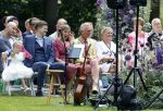 Oegstgeest 30 juli 2022
Trouwen Maxime Meiland en Leroy Molkenboer op kasteel Oud Poelgeest . Aanwezig natuurlijk Martien Meiland Erica Meiland Montana Meiland en haar partner Dirk Hoogstraten. Ook hun dochters Claire en Vive waren aanwezig.