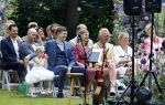 Oegstgeest 30 juli 2022
Trouwen Maxime Meiland en Leroy Molkenboer op kasteel Oud Poelgeest . Aanwezig natuurlijk Martien Meiland Erica Meiland Montana Meiland en haar partner Dirk Hoogstraten. Ook hun dochters Claire en Vive waren aanwezig.